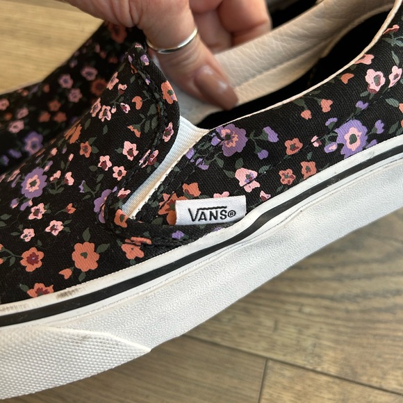 🛹 VANS Floral Slip-On Shoes - Black and Purple - Picture 6 of 8